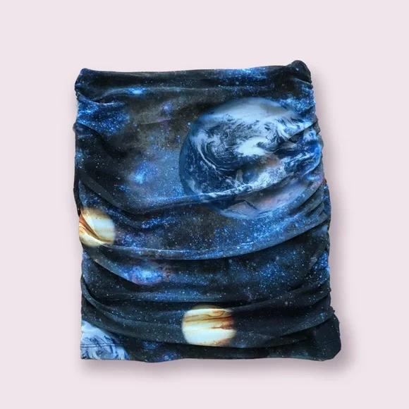 Ruched galaxy print mini skirt by Urban Outfitters - Picture 4 of 9